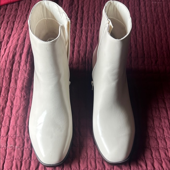 Sonoma Off-White Ankle Booties - Picture 2 of 11